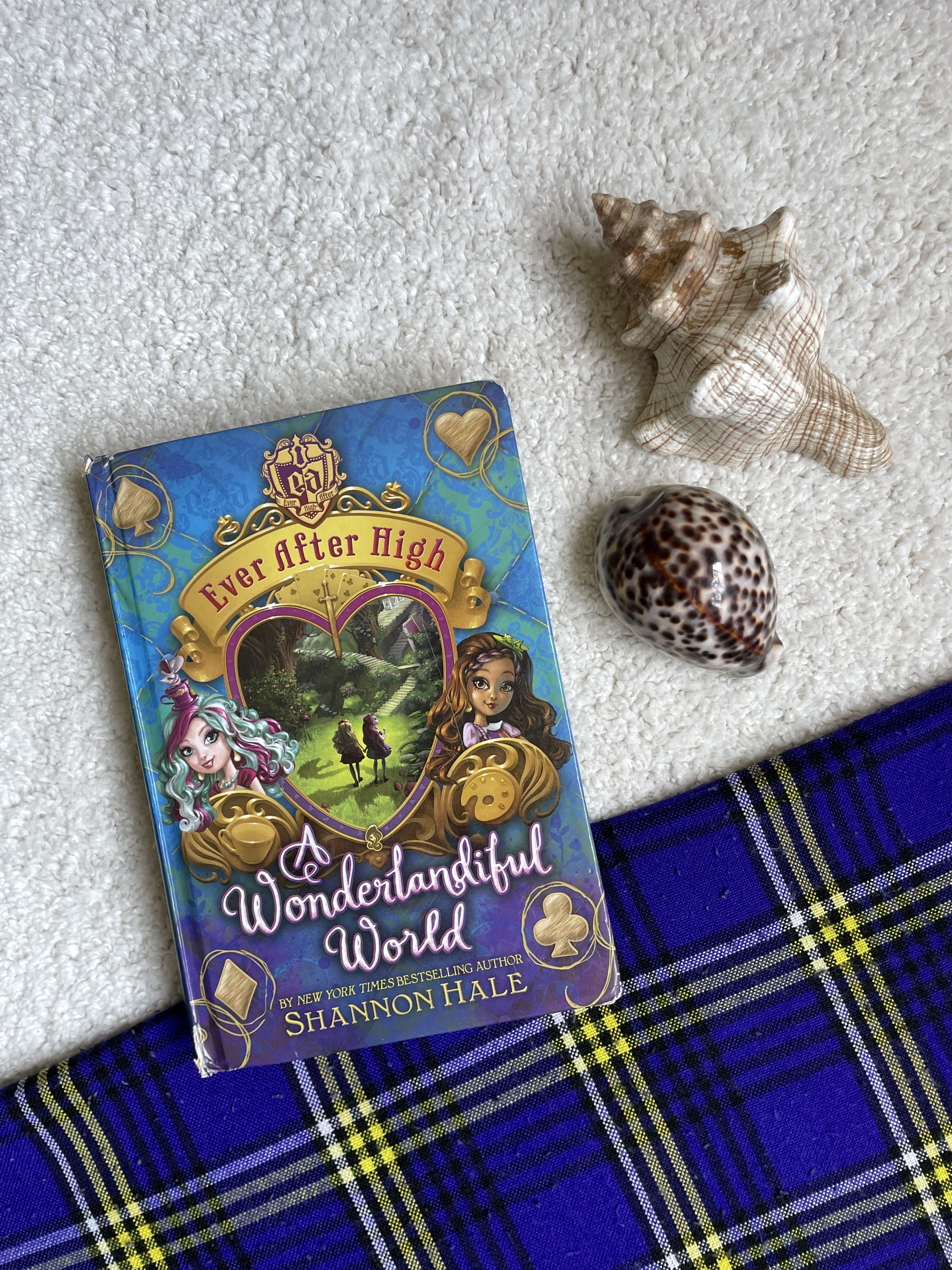 A Wonderlandiful World by Shannon Hale (Ever After High #3)