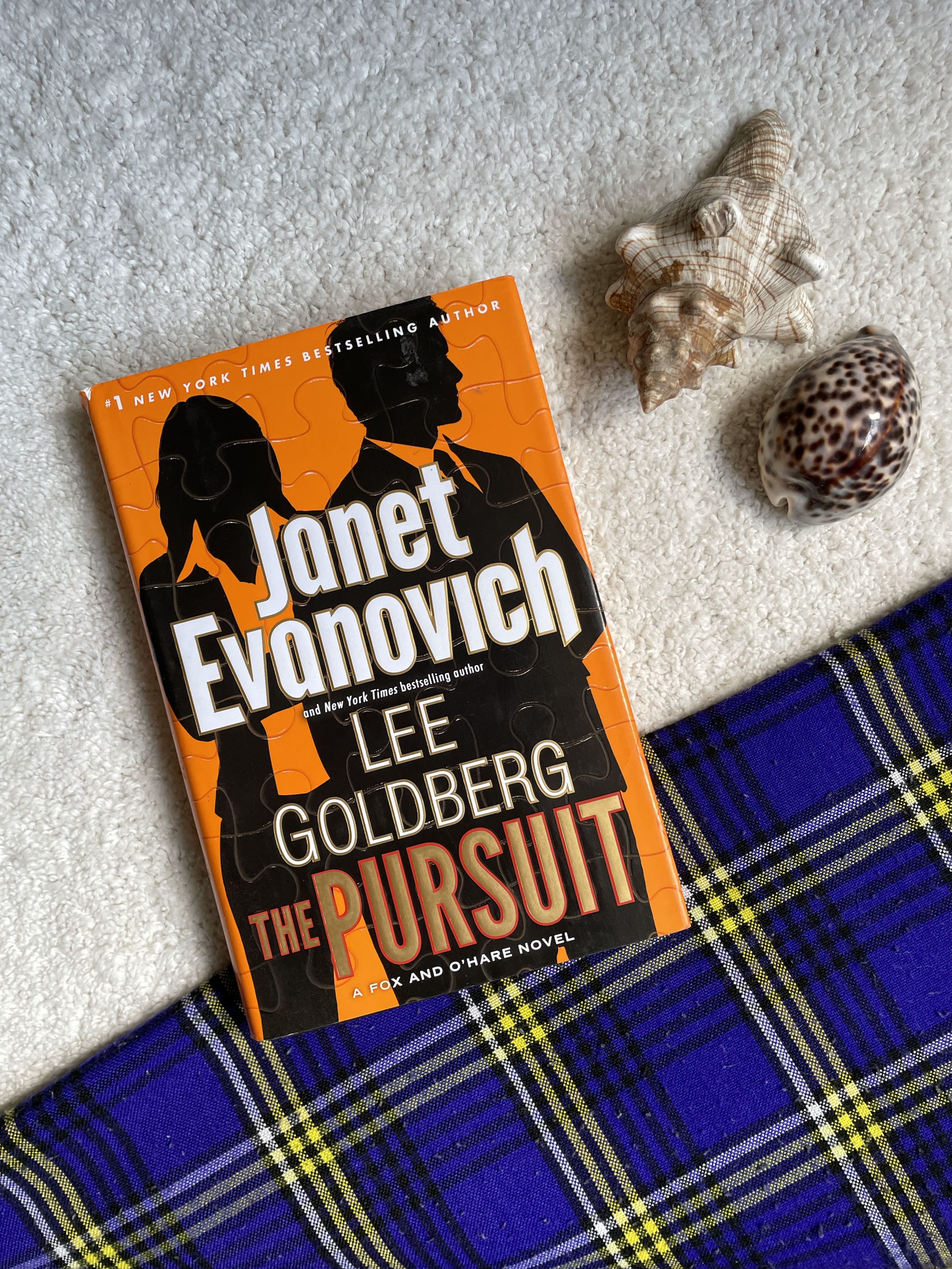 The Pursuit by Janet Evanovich and Lee Goldberg (Fox and O'Hare #5)