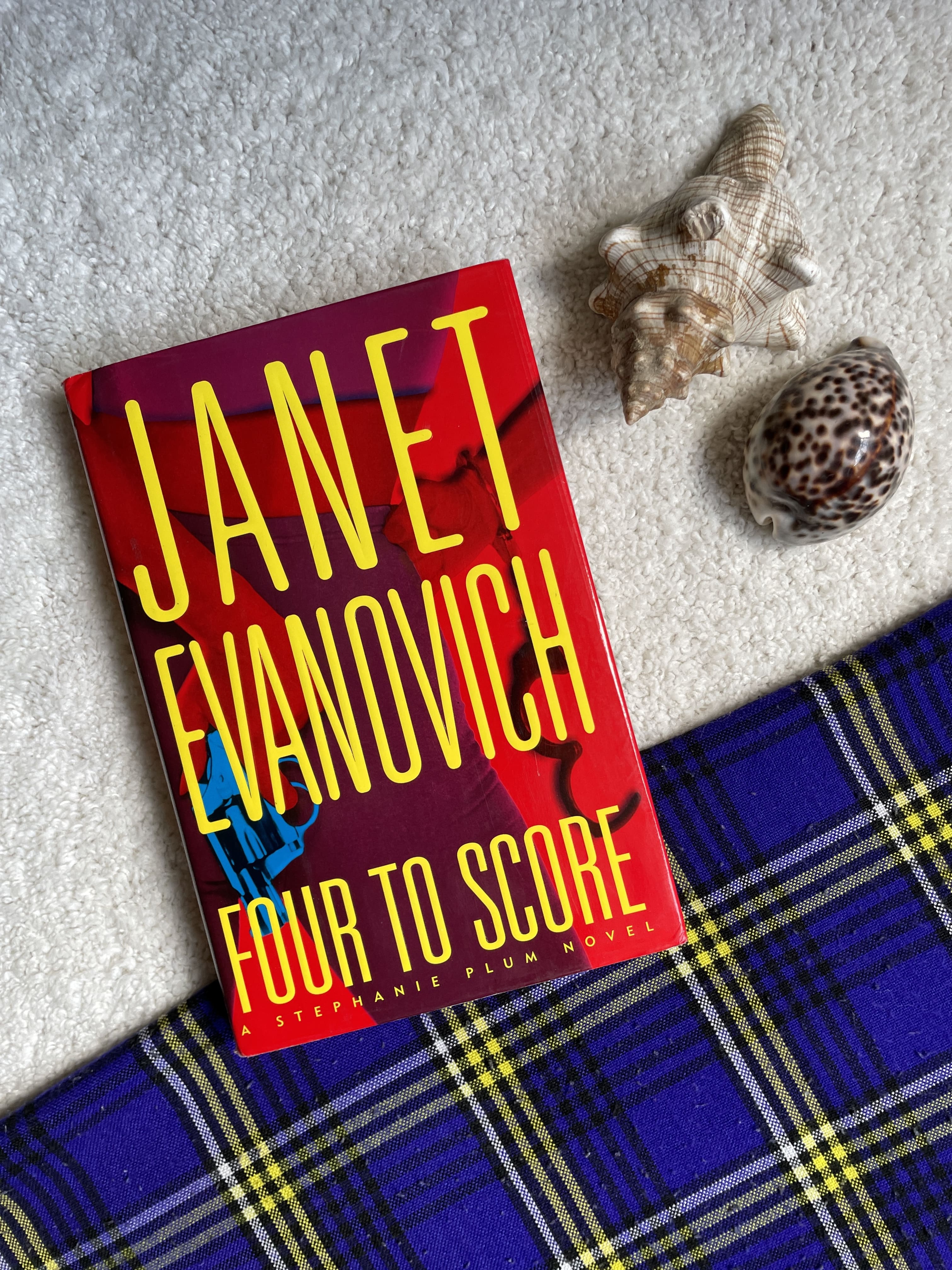 Four to Score by Janet Evanovich (A Stephanie Plum Novel #4)
