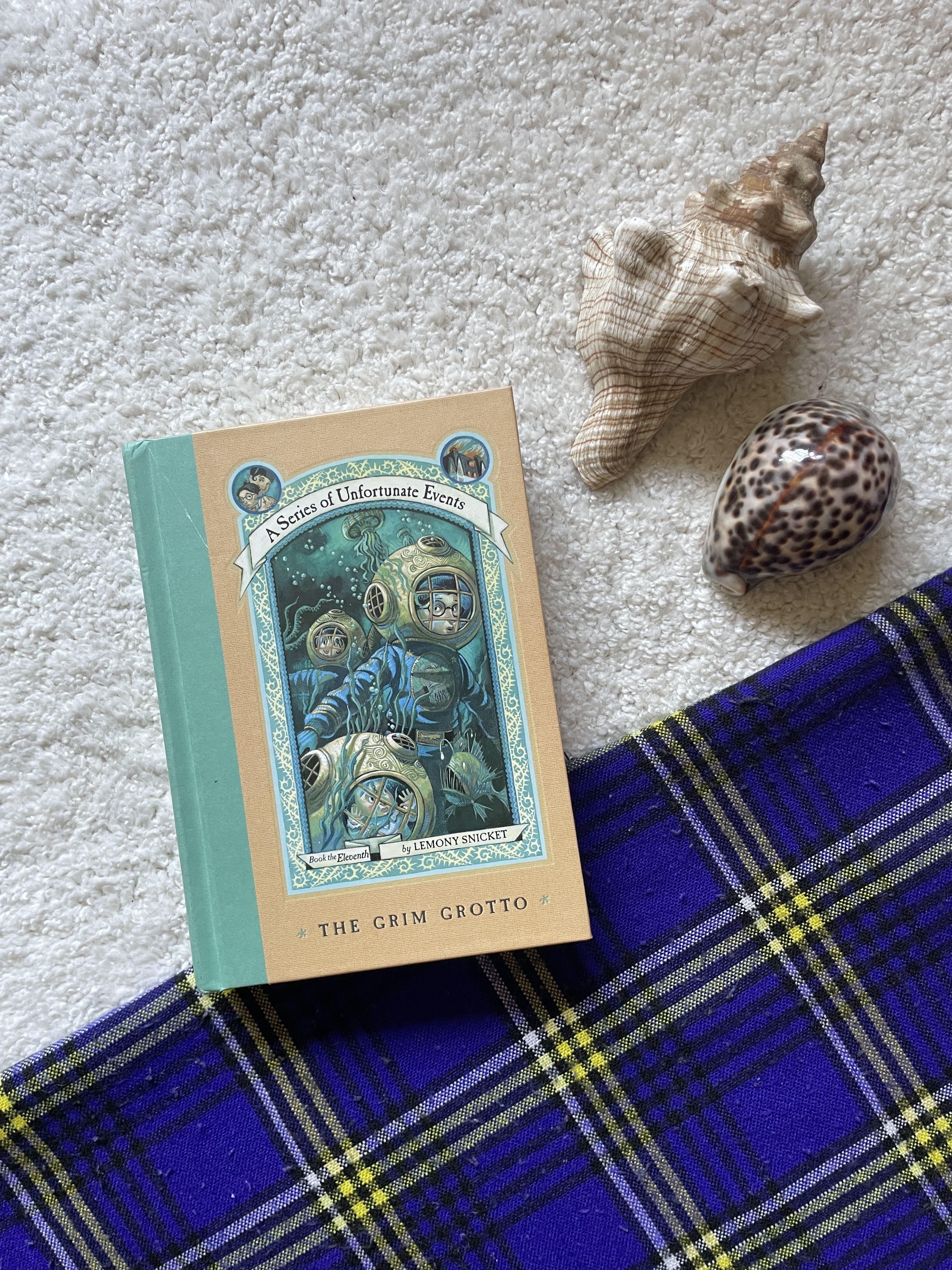 The Grim Grotto by Lemony Snicket (A Series of Unfortunate Events #11)