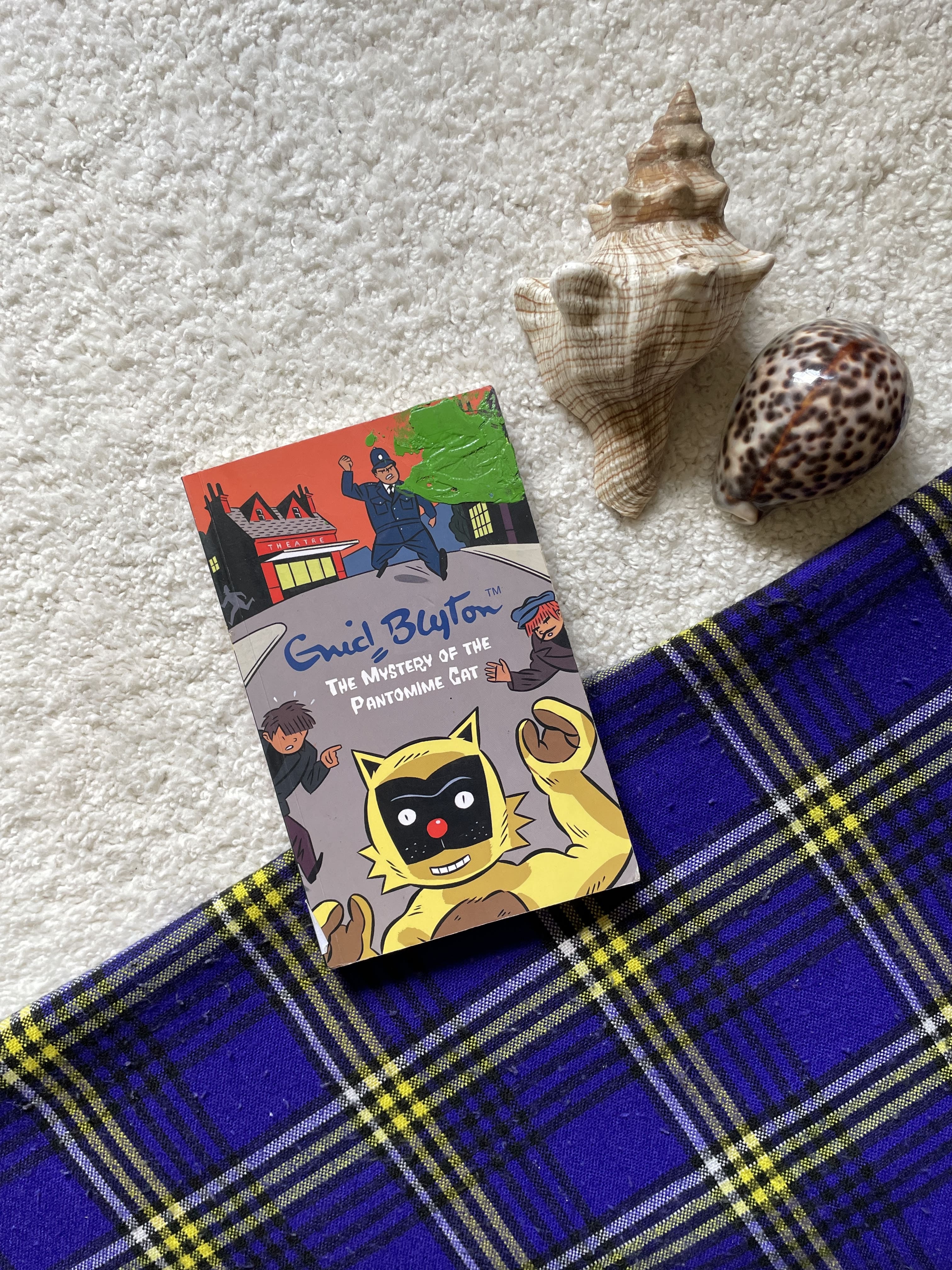 The Mystery of the Pantomine Cat by Enid Blyton (The Five Find-Outers #7)